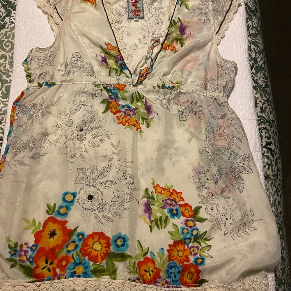 Johnny was extra large 100% silk blouse